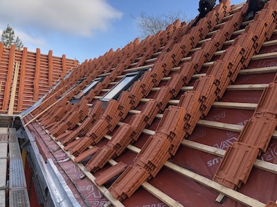 Kita neue Dacheindeckung nach Vorgabe der Denkmalbehörde